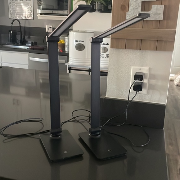 Used once, modern slim lights, USB or plug in 🔌 Touch light with 3 settings - Picture 2 of 7